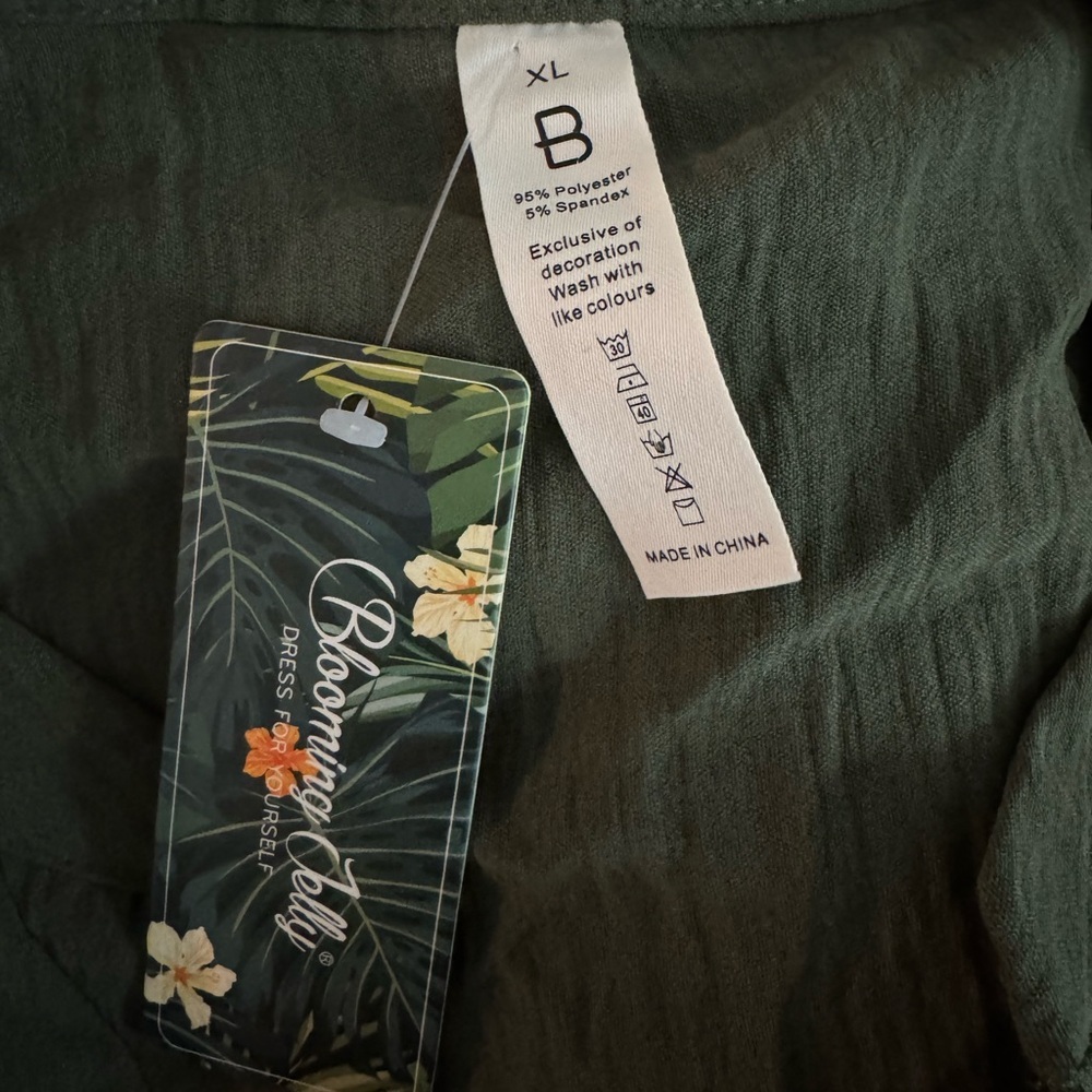 Blooming Jelly Olive Green Flutter Sleeve Blouse Size XL NWT - Picture 2 of 7